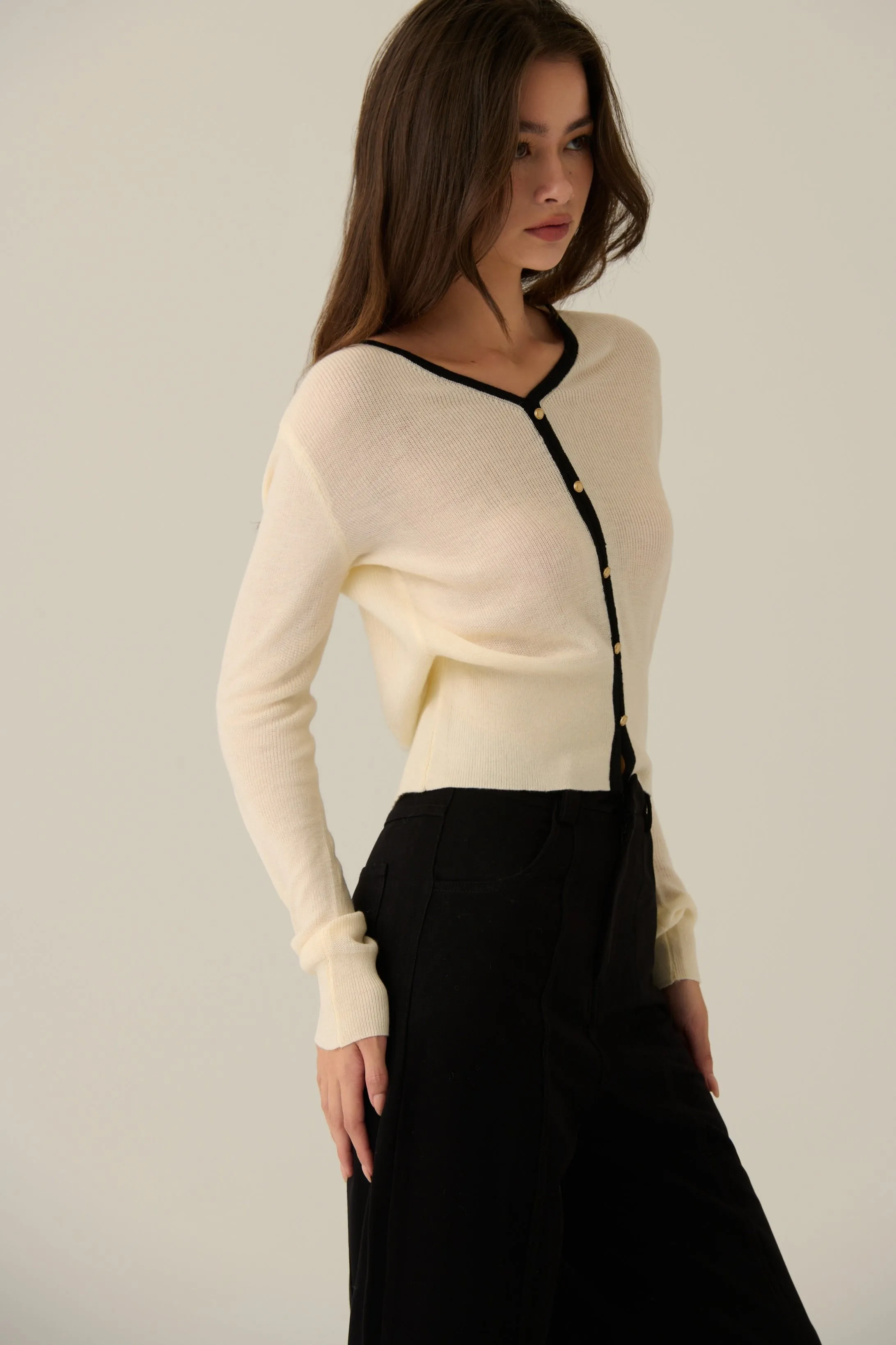 Fitted just right cardigan in Beige/Grey