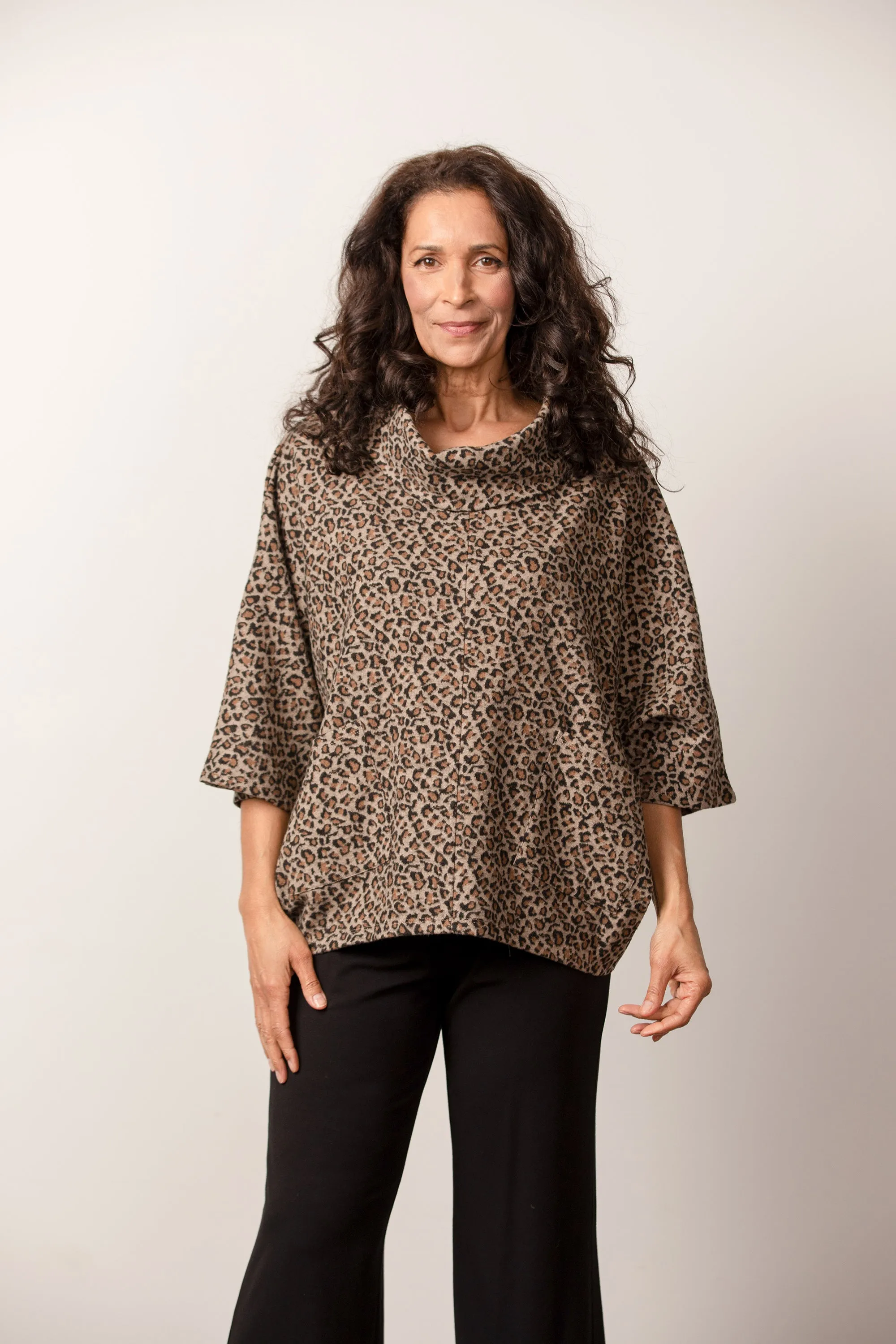 Habitat Fall/Winter 2022 - H47610 - Cape Sweater- Pebble
