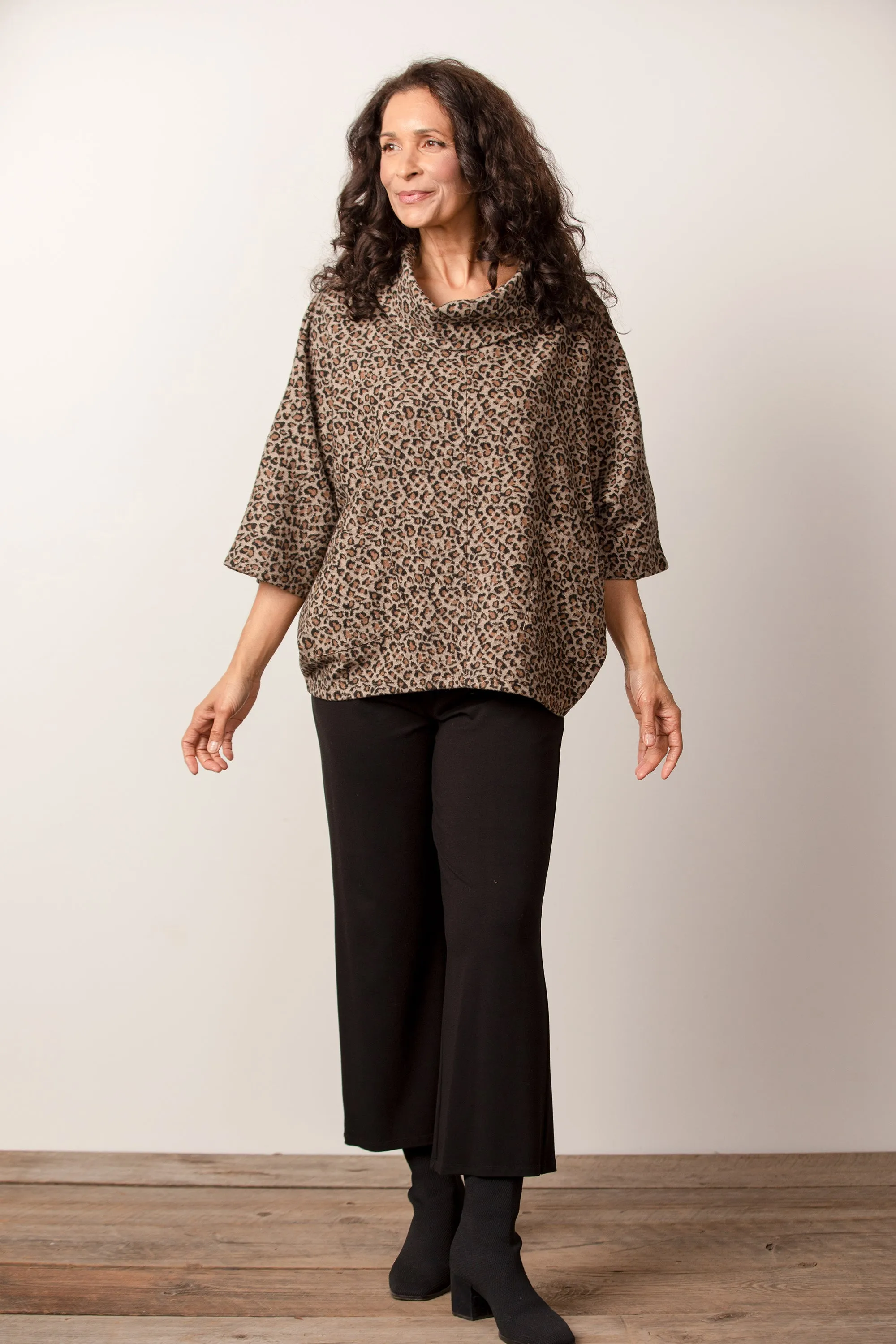 Habitat Fall/Winter 2022 - H47610 - Cape Sweater- Pebble