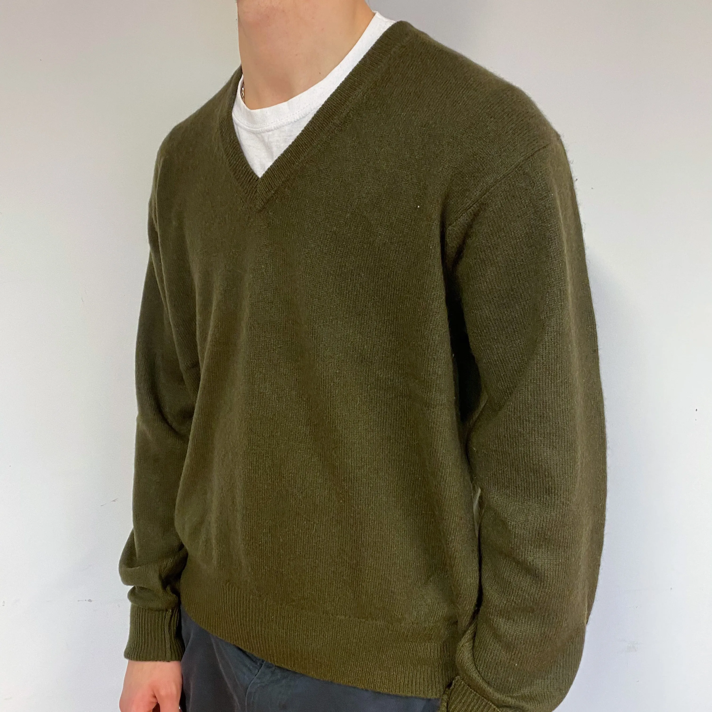 Men's Seaweed Green Cashmere V-Neck Jumper Large