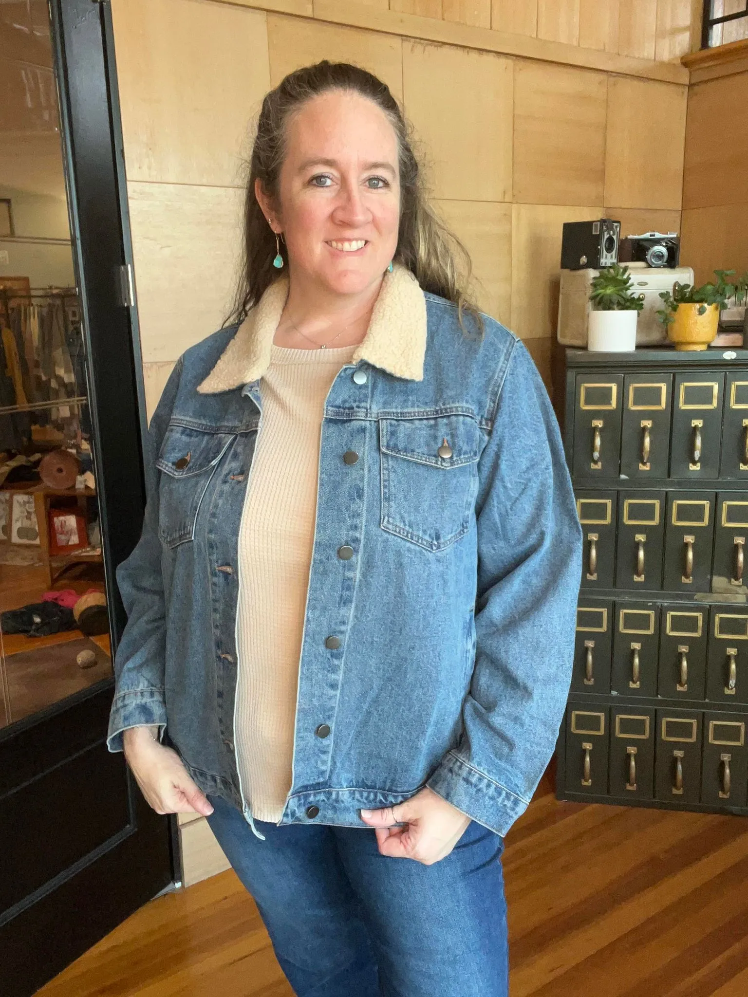 OVERSIZED WASHED DENIM JACKET WITH SHERPA COLLAR
