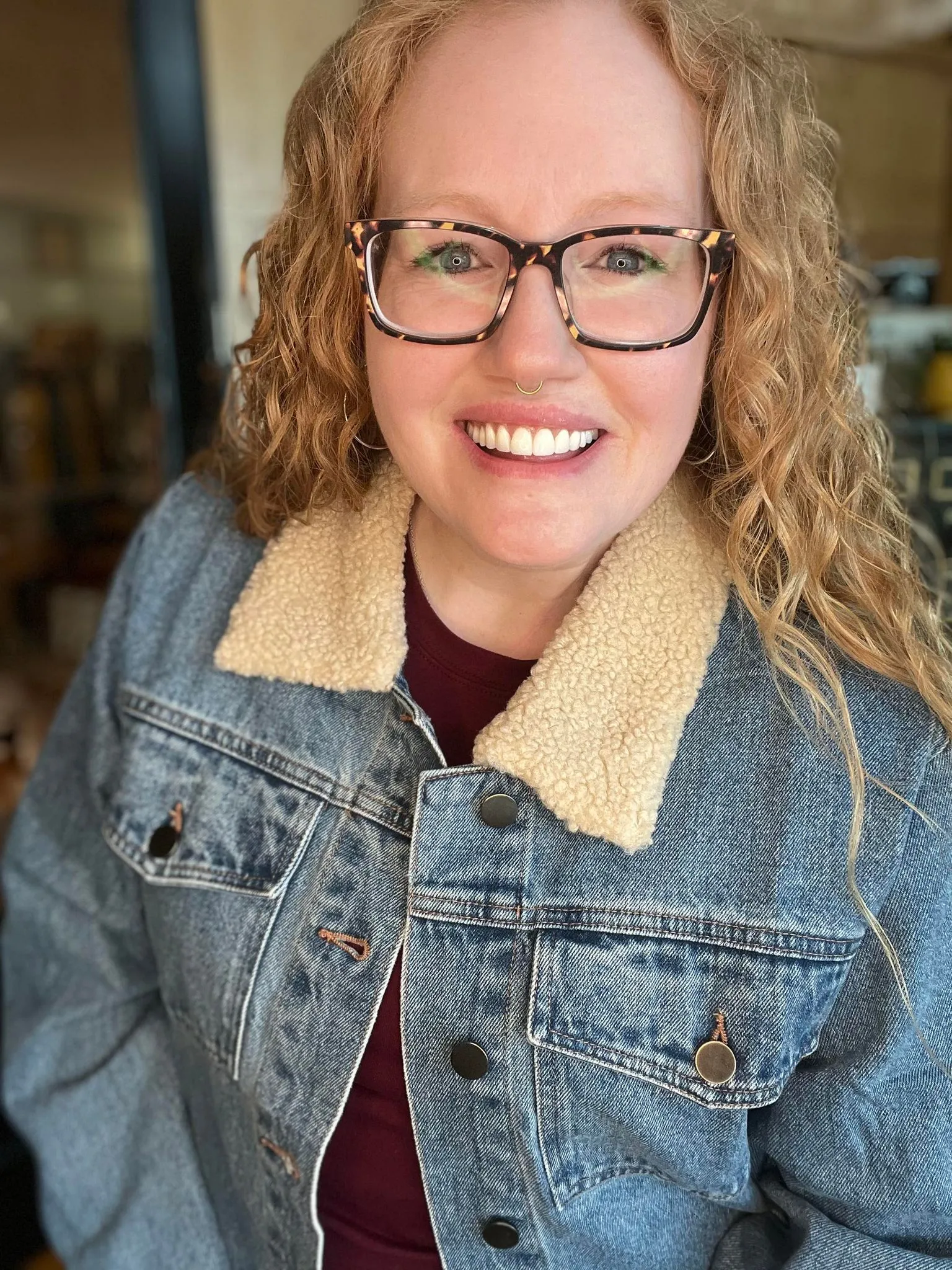 OVERSIZED WASHED DENIM JACKET WITH SHERPA COLLAR