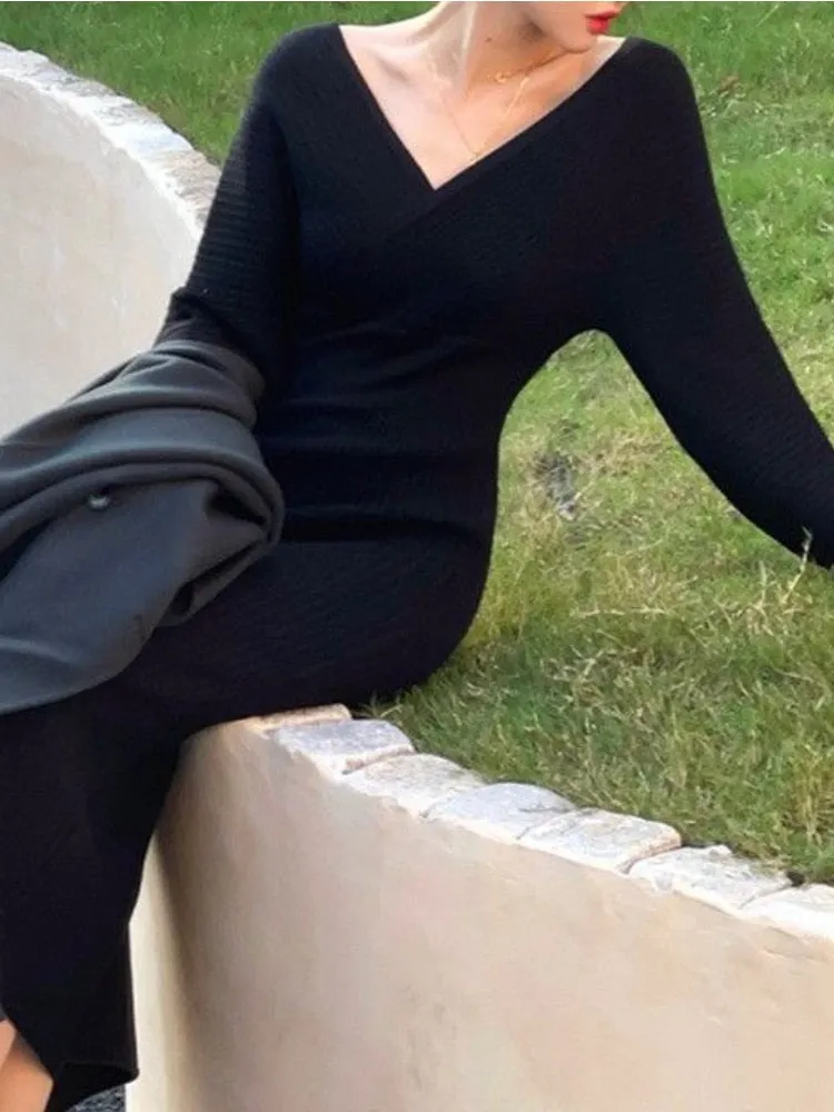 Women's Celebrity Style Sweater Dress V-Neck Backing Temperament Commuter Knit Long Sweater Dress